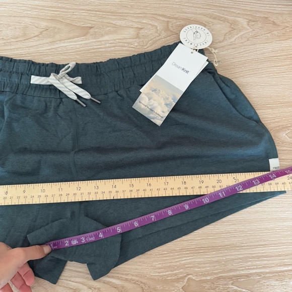 Vuori Large NEW Halo Performance Shorts Stone Heather - Picture 7 of 7